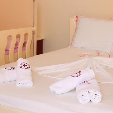 Apartments Vila Roboci Sarandë Esterno foto