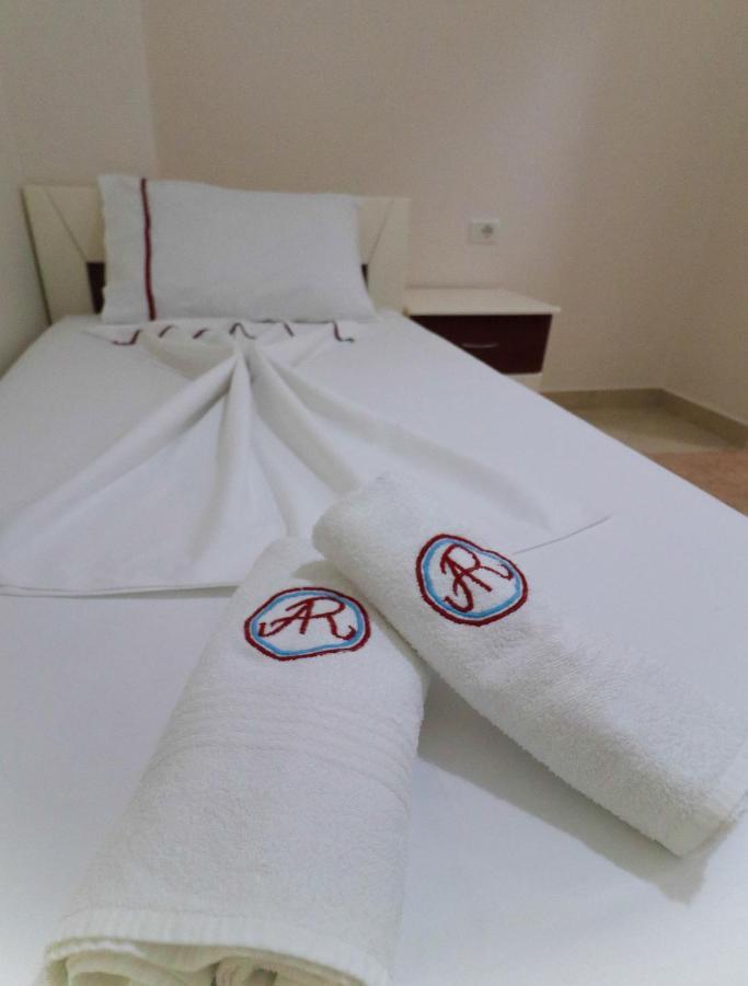Apartments Vila Roboci Sarandë Esterno foto