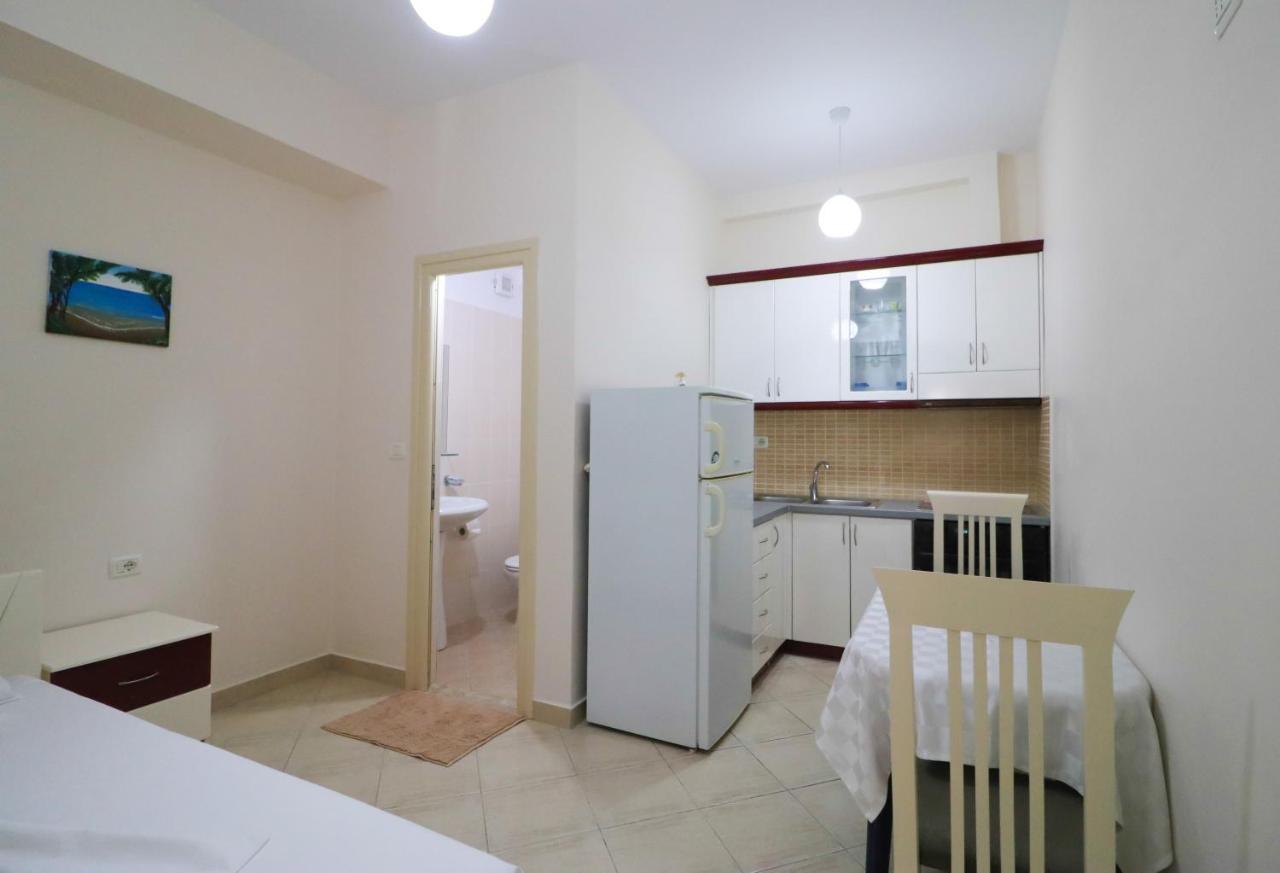 Apartments Vila Roboci Sarandë Esterno foto