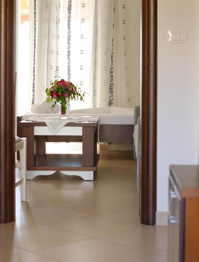 Apartments Vila Roboci Sarandë Esterno foto