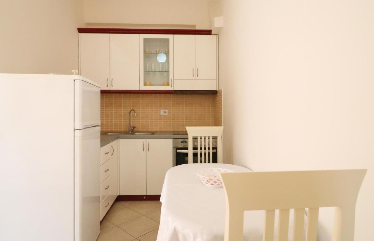 Apartments Vila Roboci Sarandë Esterno foto