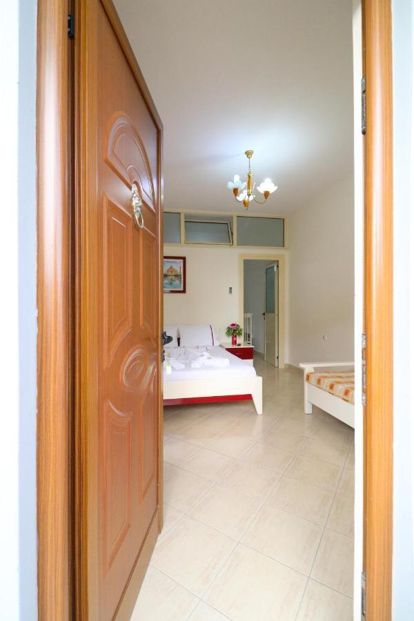 Apartments Vila Roboci Sarandë Esterno foto