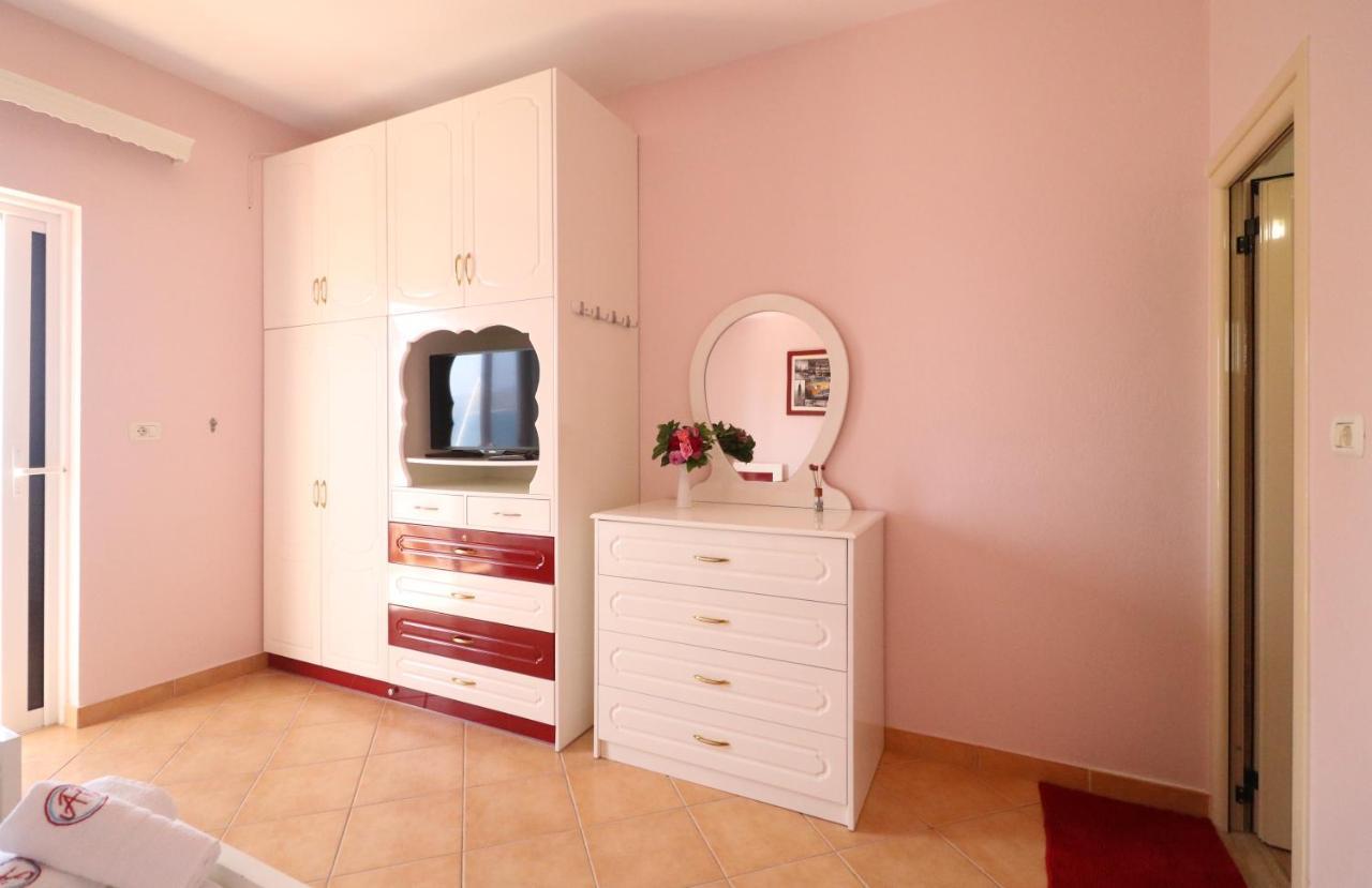 Apartments Vila Roboci Sarandë Esterno foto