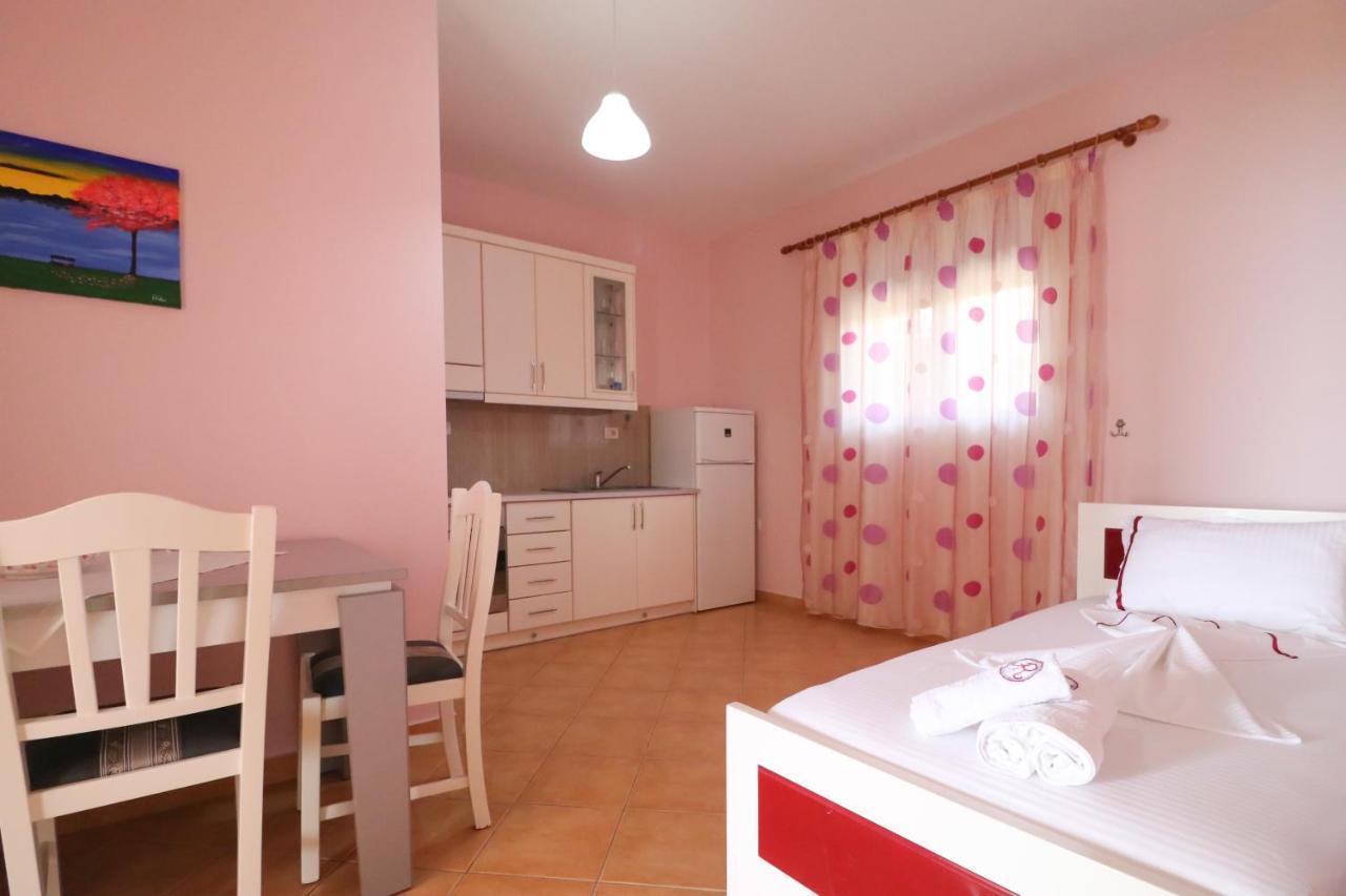 Apartments Vila Roboci Sarandë Esterno foto