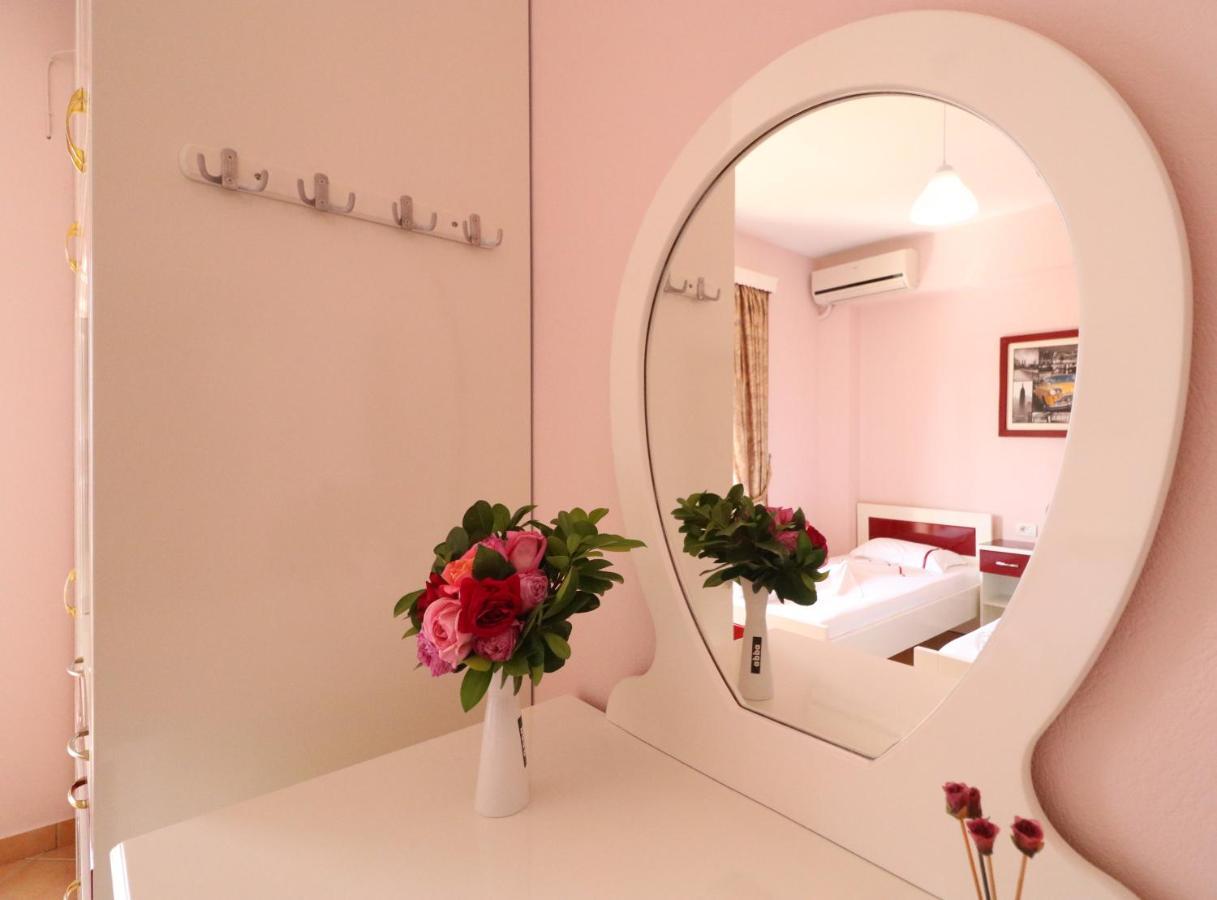 Apartments Vila Roboci Sarandë Esterno foto