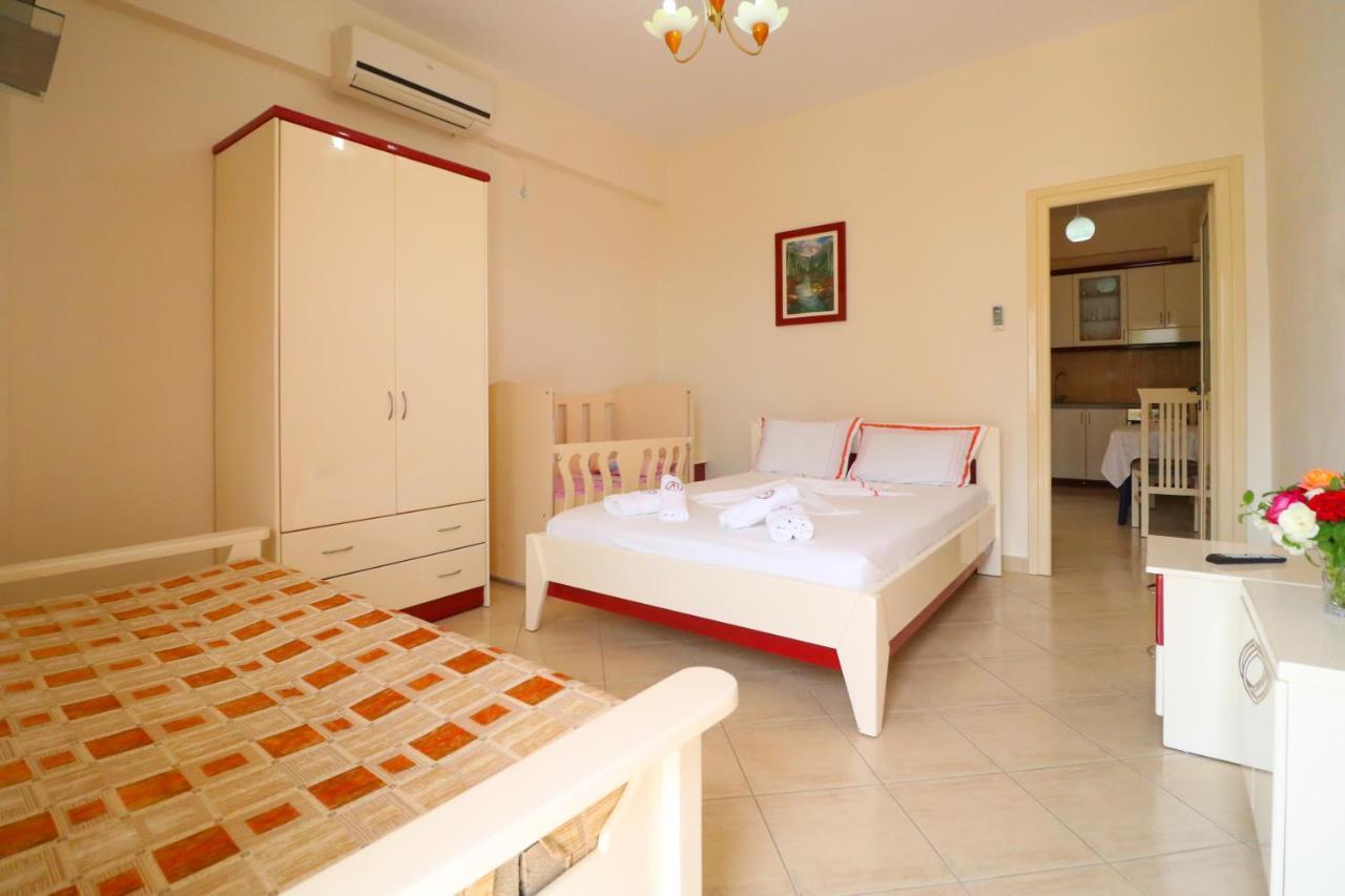 Apartments Vila Roboci Sarandë Esterno foto