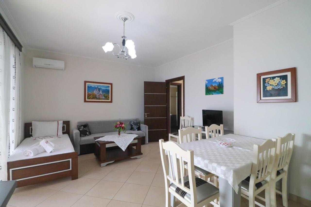 Apartments Vila Roboci Sarandë Esterno foto